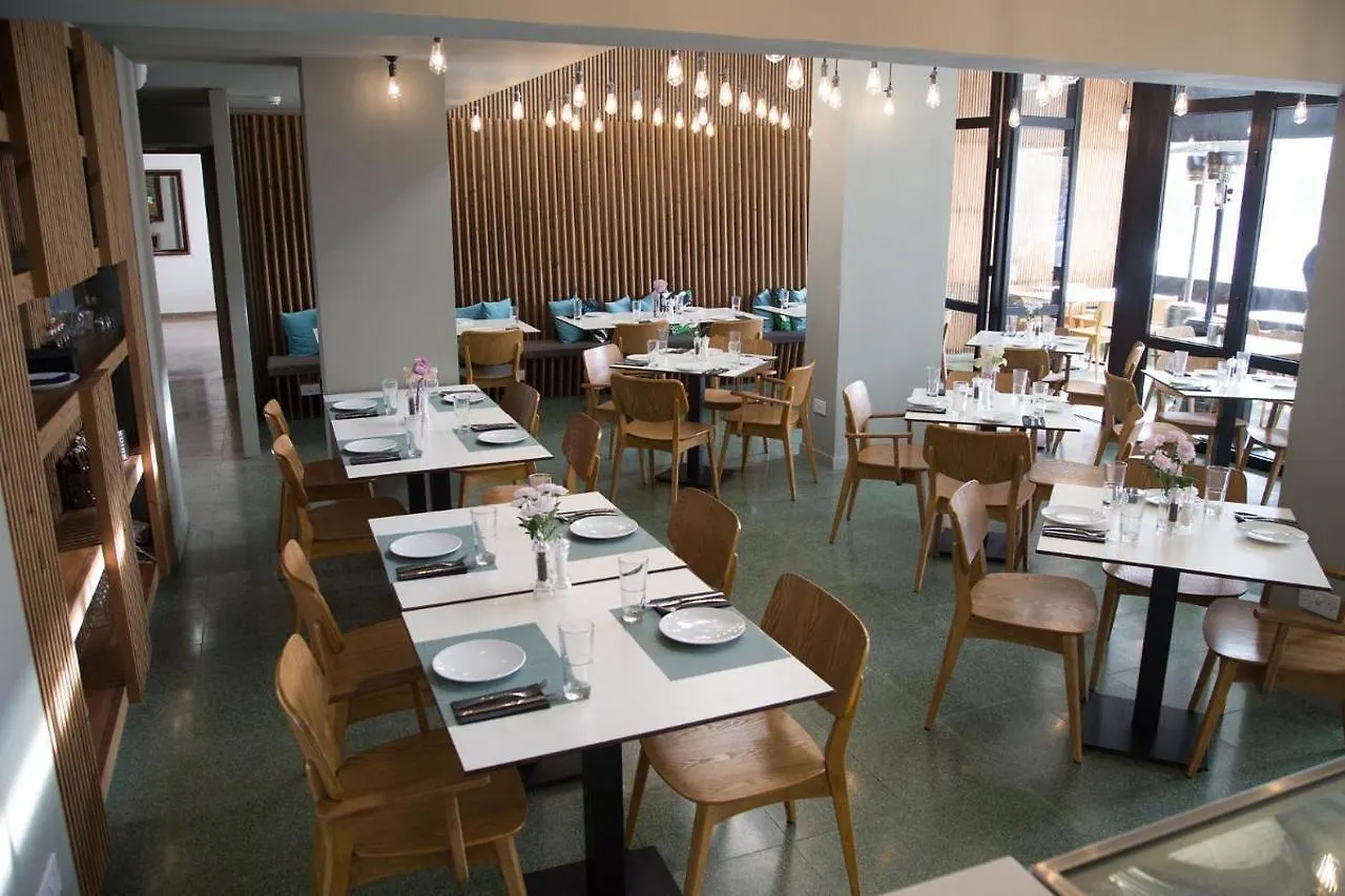 アパートホテル Sunflower Hotel Apartments ラルナカ