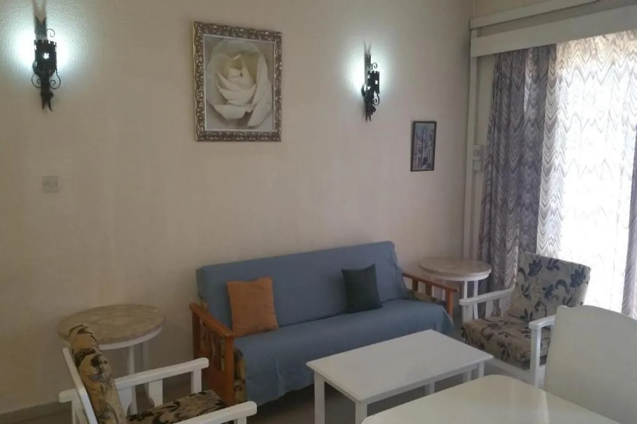 Sunflower Hotel Apartments ラルナカ 3*,