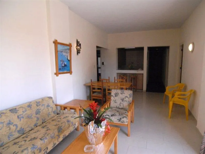 Sunflower Hotel Apartments ラルナカ 3*,