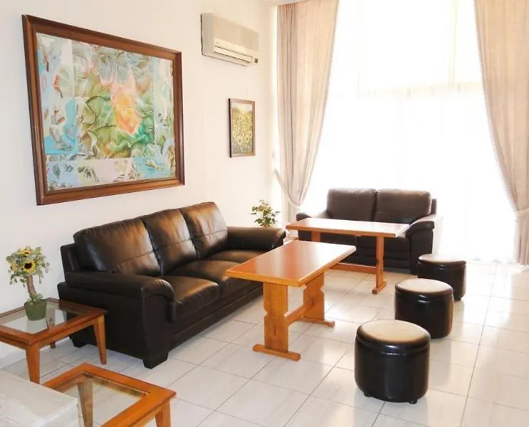アパートホテル Sunflower Hotel Apartments ラルナカ