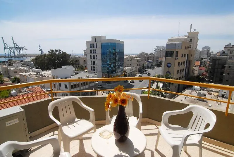 Sunflower Hotel Apartments ラルナカ アパートホテル