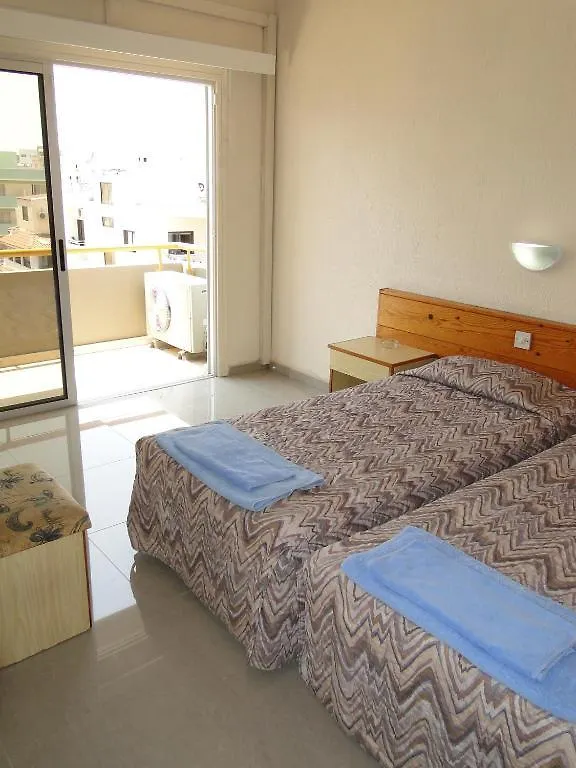 Sunflower Hotel Apartments ラルナカ アパートホテル