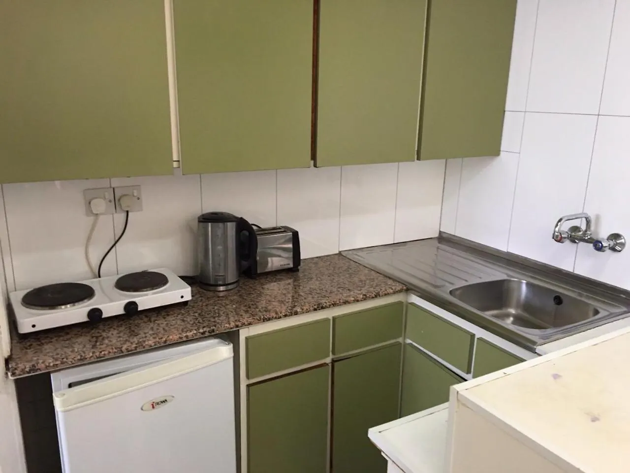 *** アパートホテル Sunflower Hotel Apartments ラルナカ キプロス