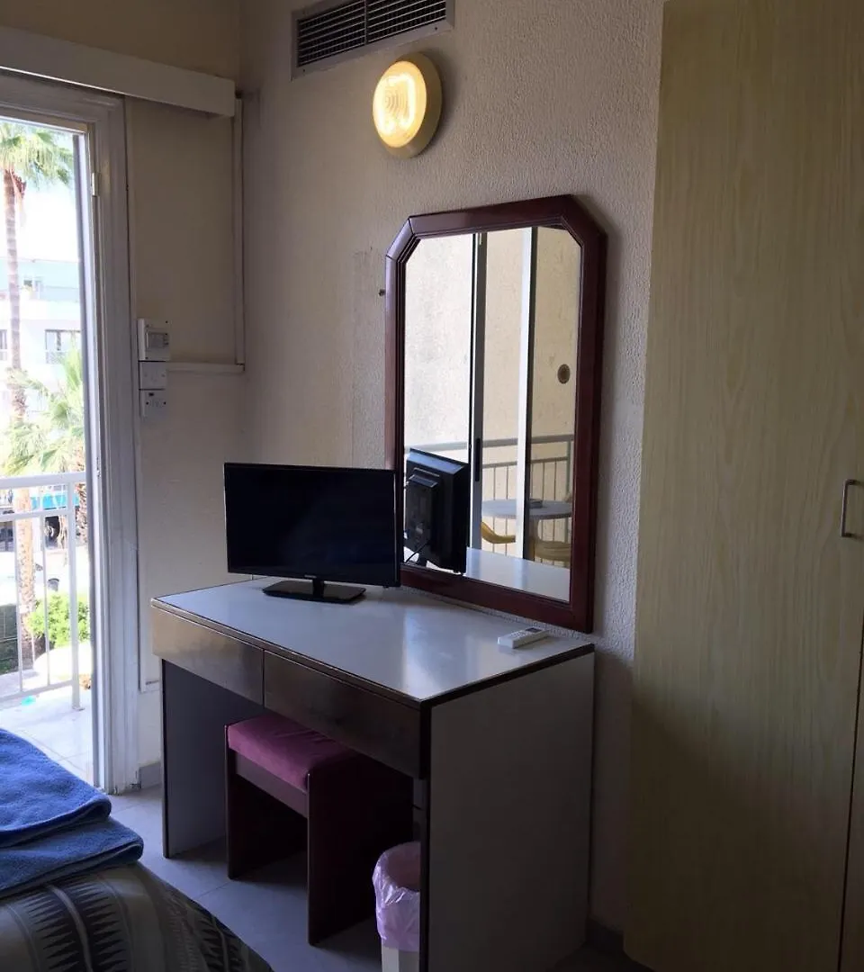 Sunflower Hotel Apartments ラルナカ アパートホテル